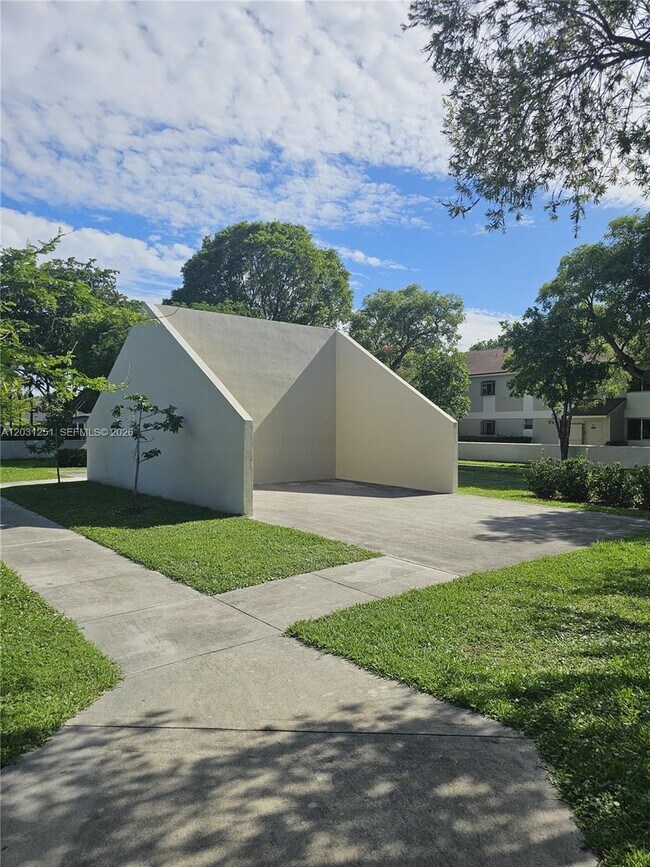 Building Photo - 109 Gardens Dr