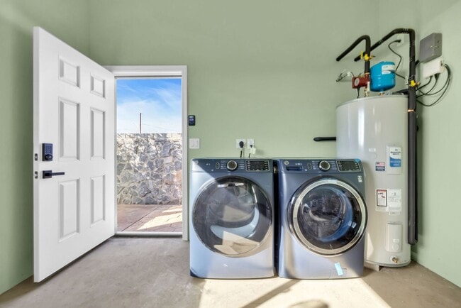 Building Photo - 1276 S Nahale Pl