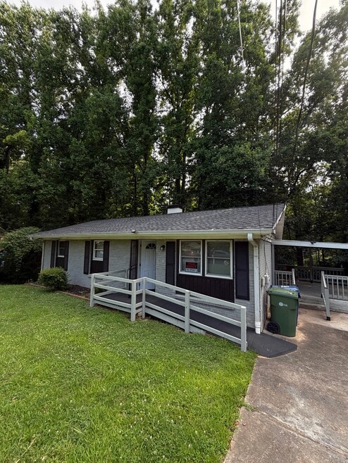 Building Photo - 320 Whitworth Dr SW