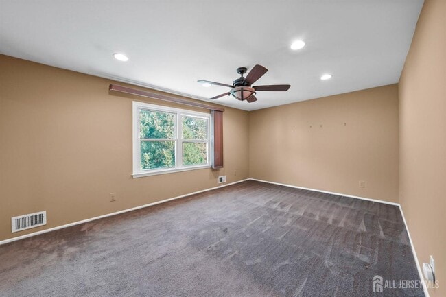 Building Photo - 31 Buttonwood Dr