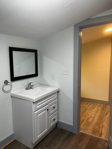 Building Photo - 1914 W Wildwood Dr