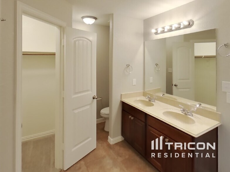 Building Photo - 12412 Hunters Cabin Ct