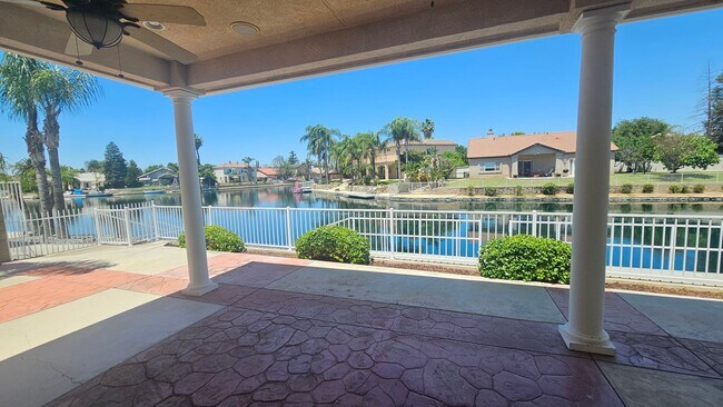 Building Photo - Beautiful Waterfront Home in Northwest Bakersfield