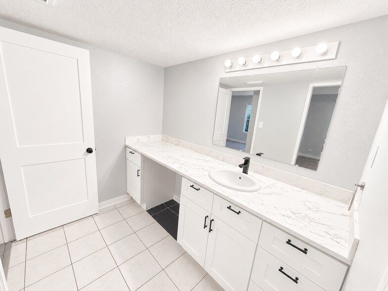 Bathroom1 - 9725 E Harvard Ave