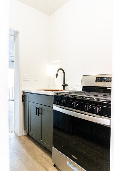 Building Photo - 711 S Phillips Ave