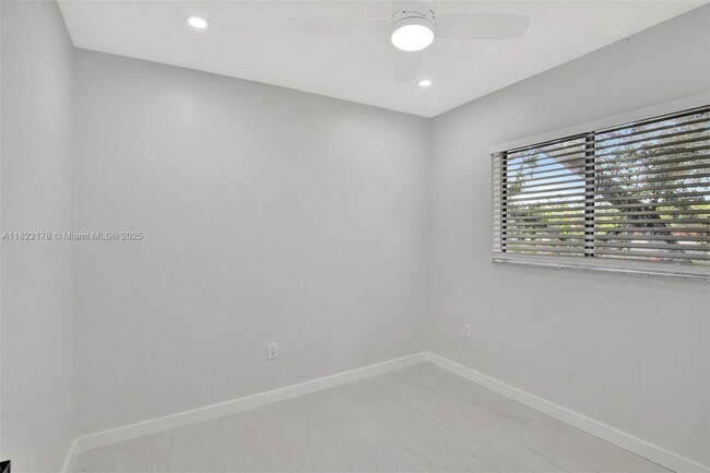 Building Photo - 3916 NW 207 St Rd