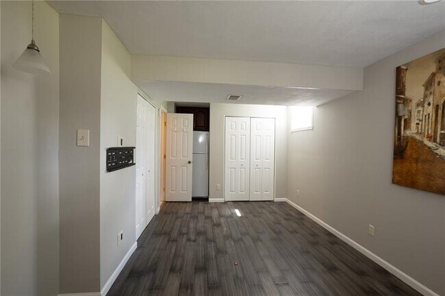 Building Photo - 1421 Sandstone Dr