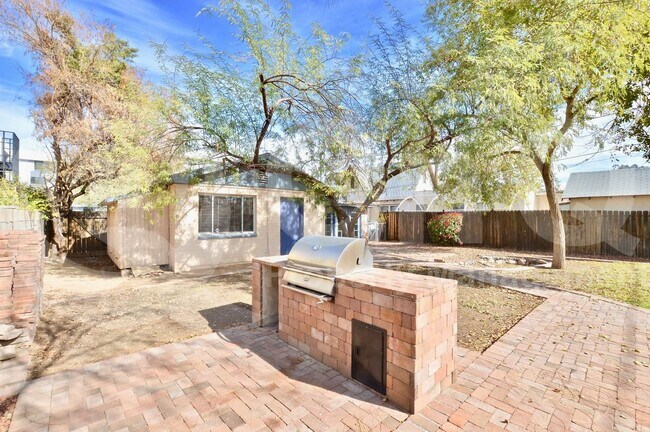Building Photo - 317 E Catalina Dr