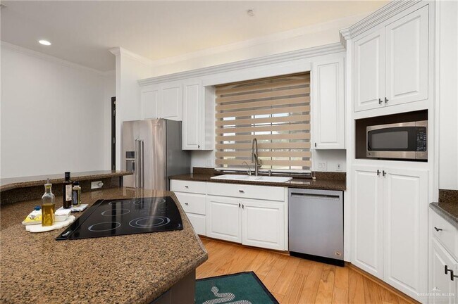 Building Photo - 21 Sabine Ct