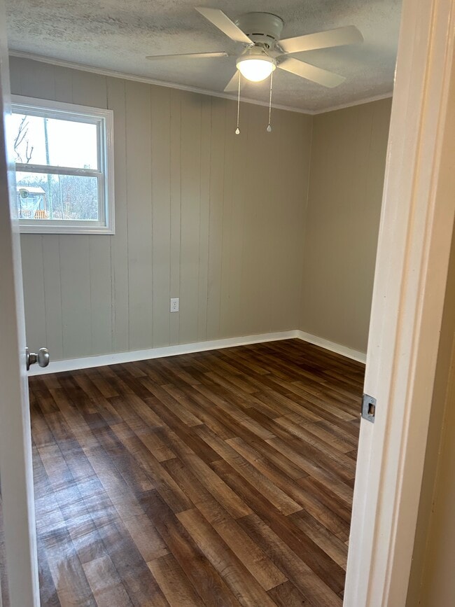 Building Photo - 807 Salmon Rd