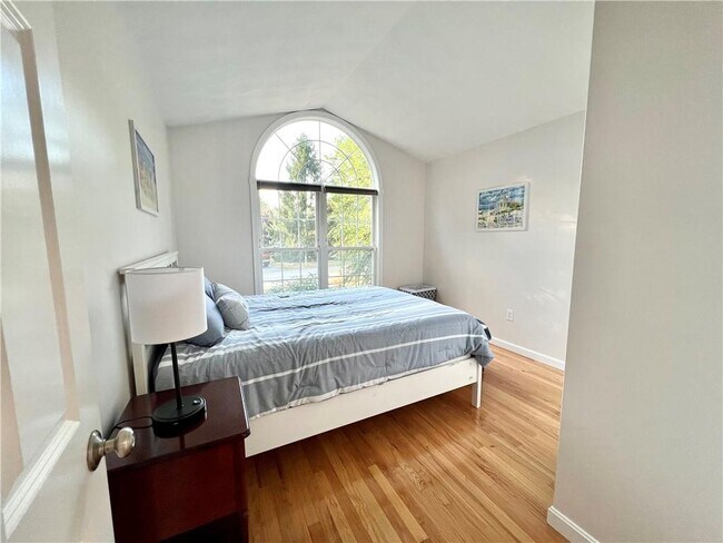 Building Photo - 65 Carriage Trl