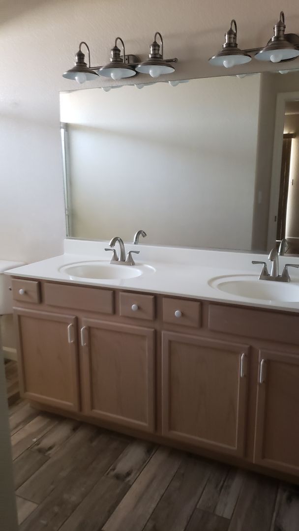 Building Photo - 1336 Vaquero Dr