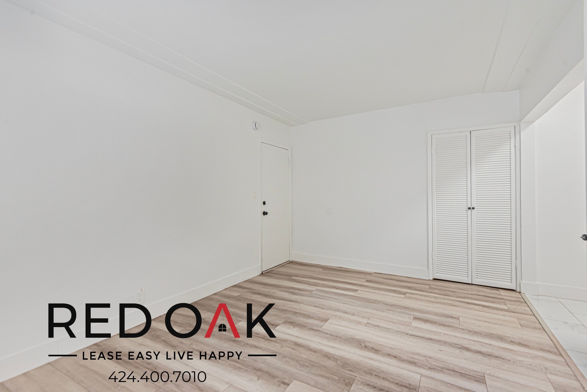 Building Photo - 851 S Kenmore Ave