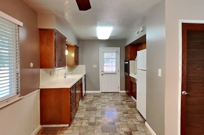 Building Photo - 10251029wo