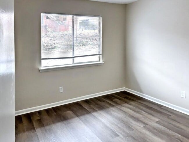 Building Photo - 7736 Rugby Ave