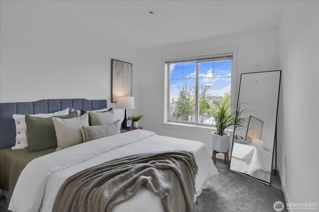 Building Photo - 1909 10th Ave W