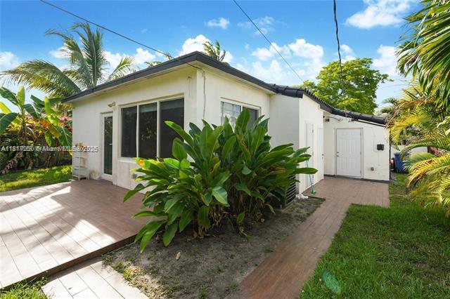 Building Photo - 1615 Bay Dr