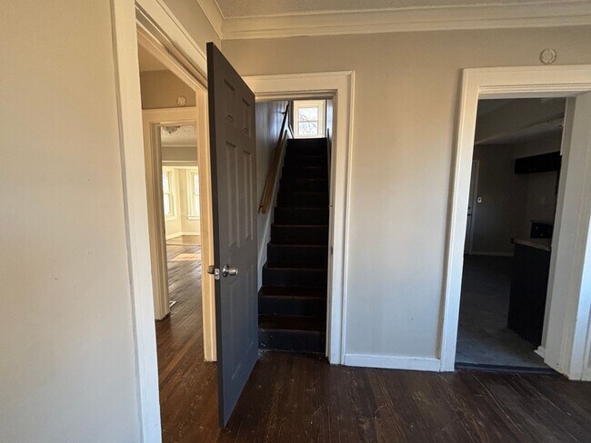 Building Photo - Spacious 2BR + Den with Huge Deck & Hardwood Floors