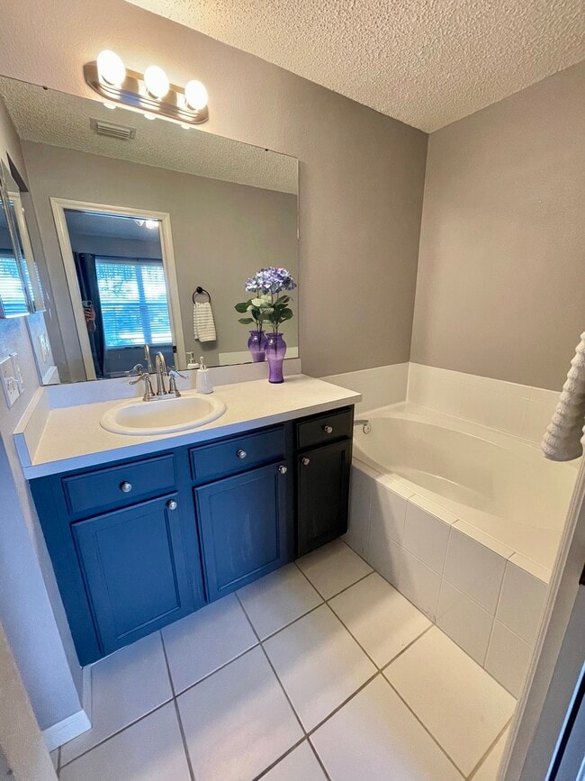 Building Photo - 643 Vallance Way NE