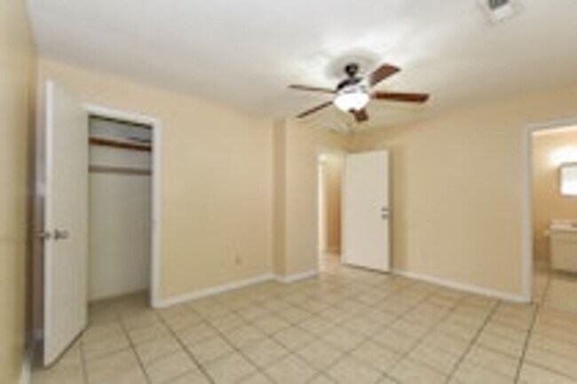 Building Photo - 30 Dove Ct