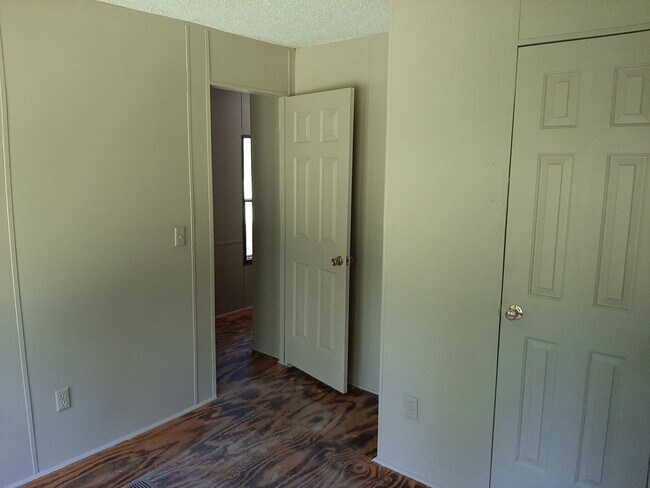 Building Photo - 231 Melody Ln