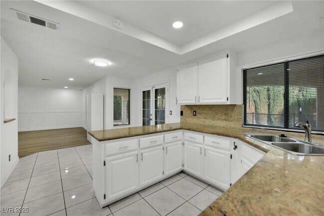 Building Photo - 2812 Waterview Dr