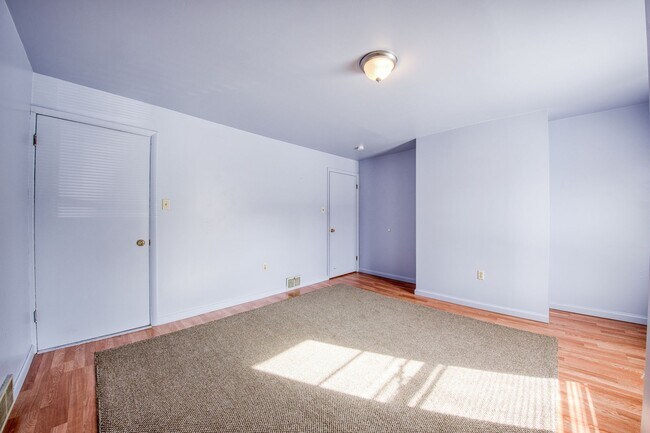 Building Photo - 128-128 Railroad St