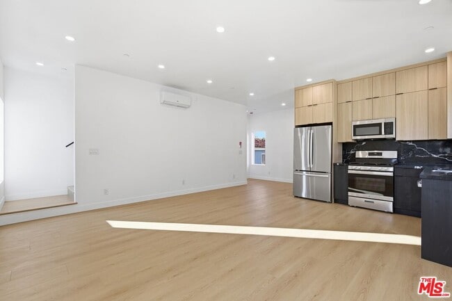 Building Photo - 2837 Redondo Blvd