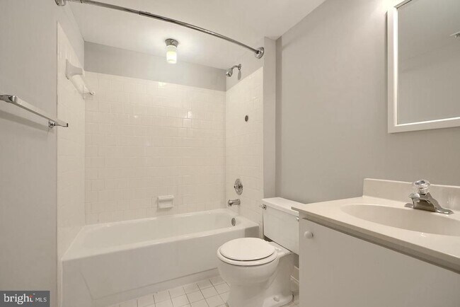 Building Photo - 6 Mullingar Ct