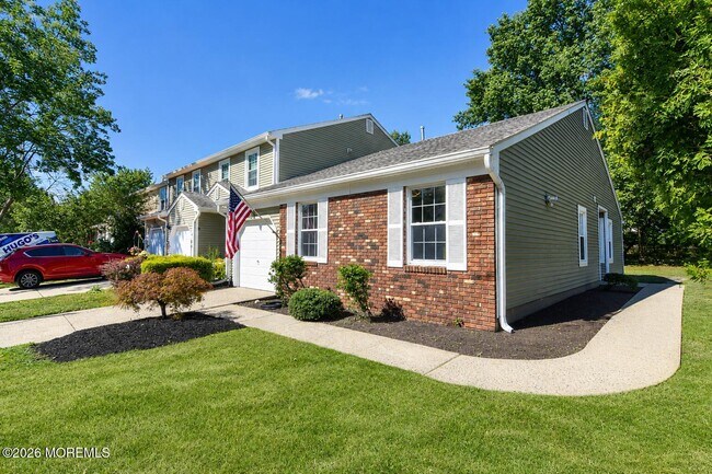 Building Photo - 99 Oak Ln