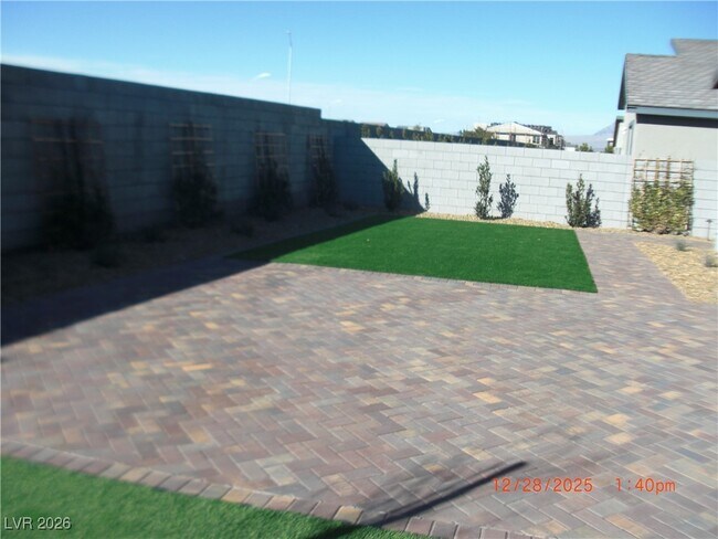 Building Photo - 9751 Evergreen Pne St