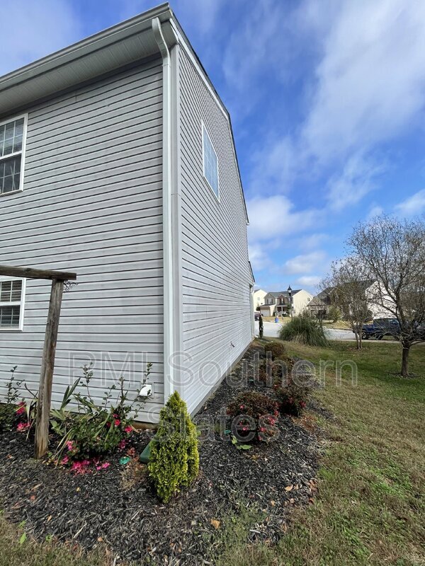 Building Photo - 16 Evonvale Ct