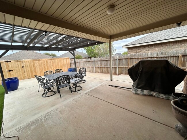 Building Photo - 9305 Quitman Ave