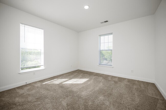 Building Photo - 231 Walton Ave
