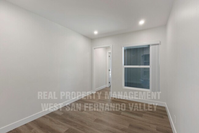 Building Photo - Beautifully Remodeled Single Family Home with Pool