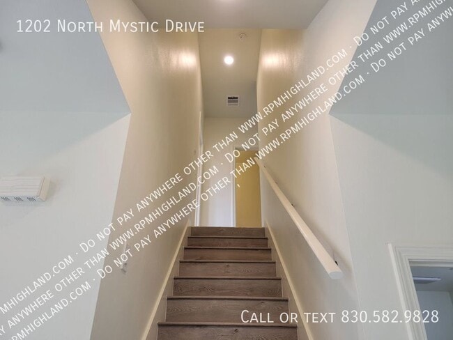 Building Photo - 1202 Mystic Dr