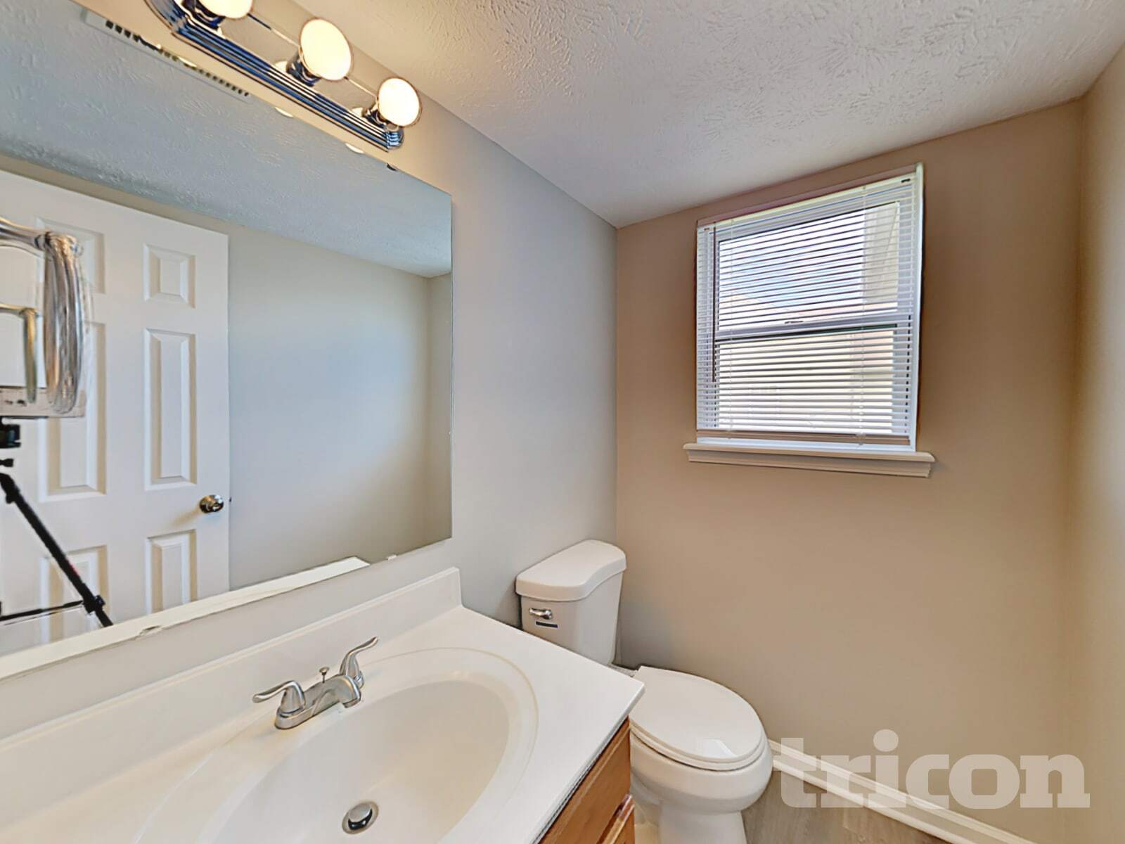 Building Photo - 4066 Knollwood Ave