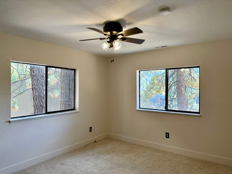 Primary Bedroom - 1055 Tomahawk Trl