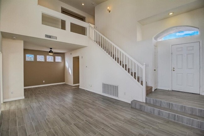Building Photo - Beautiful 3 Bedroom, 2 Story Home in the Heart of Summerlin!