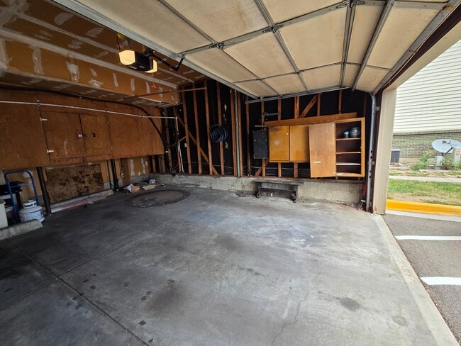 Building Photo - 3354 S Flower St