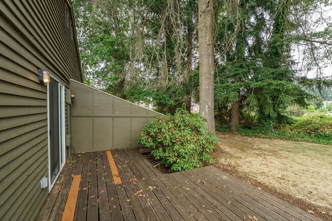 Building Photo - 2 Bedroom 2 Bath with single car garage