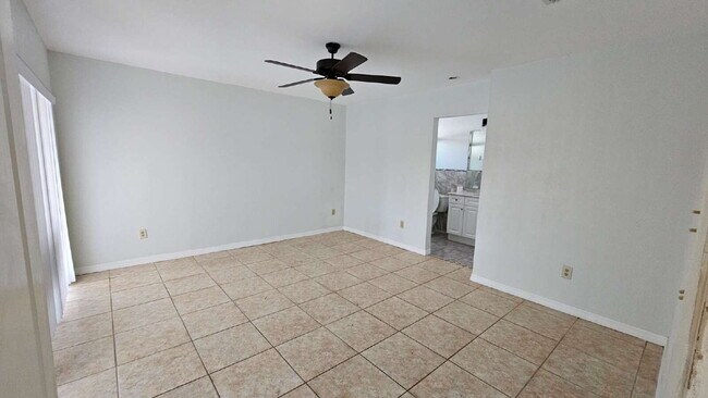 Building Photo - 3 Bedroom Pool Home in North Port - Rent I...