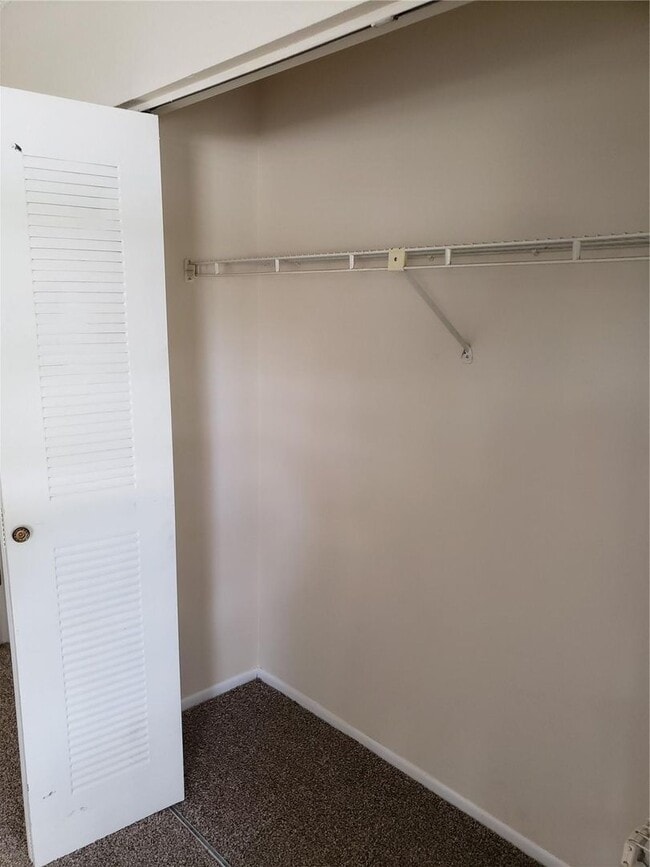 Building Photo - 2/2 Home in Silver Springs Shores Lake Joy...