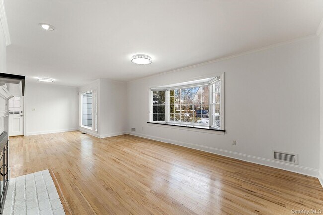 Building Photo - 14 Wakefield Rd