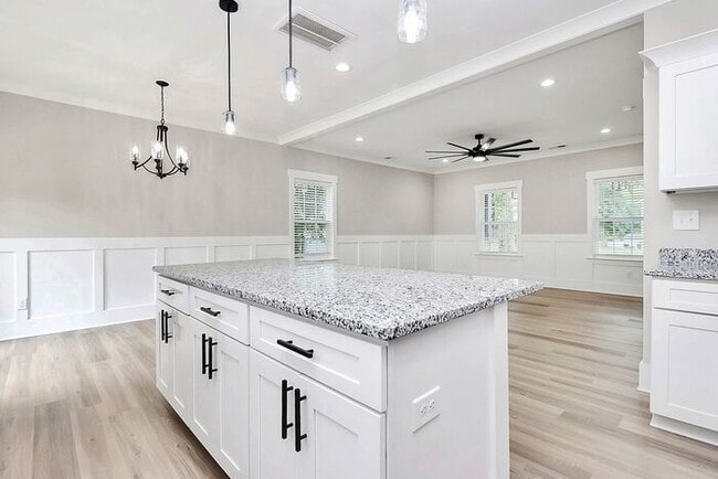 Building Photo - Stunning 3BD/2.5BA Home in Charlotte!