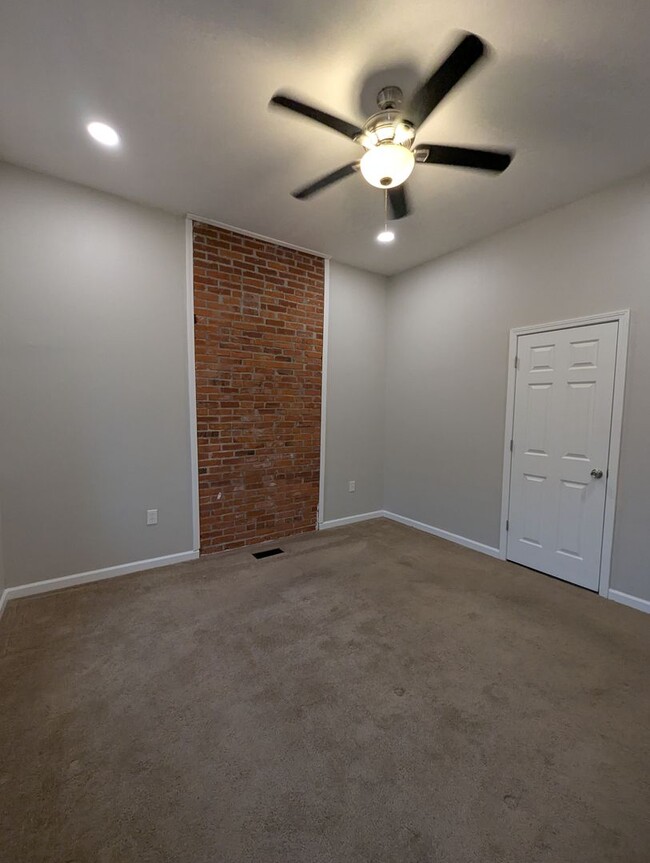 Building Photo - **$500 Security Deposit & 1st Month Free w...