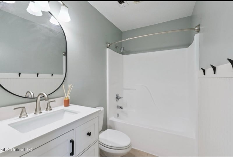 Building Photo - 2410 Tyler Ave