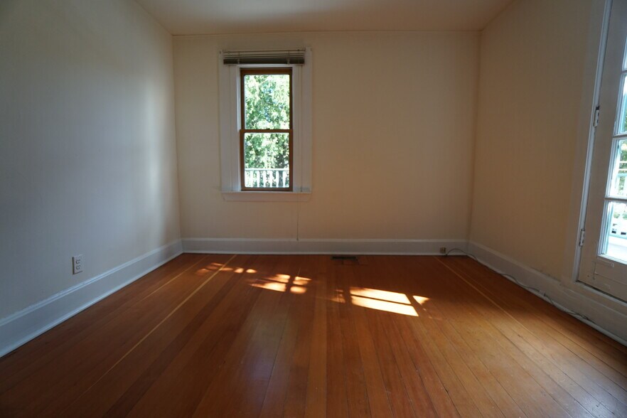 Bedroom 3 - 224 E Benton Ave