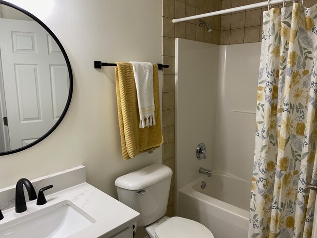 Second Full Bath - 1222 Chapman Ln