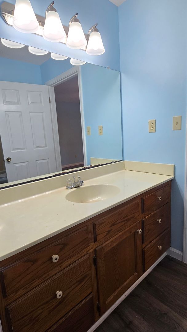 Building Photo - 4 Bedroom